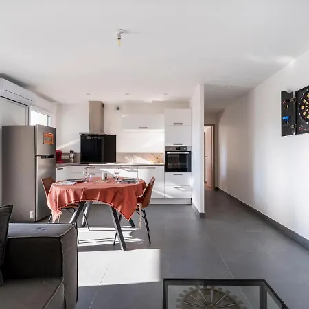 Azalee - Parking Gratuit - Terrasse Couverte - Proche Transport - équipé * Nancy