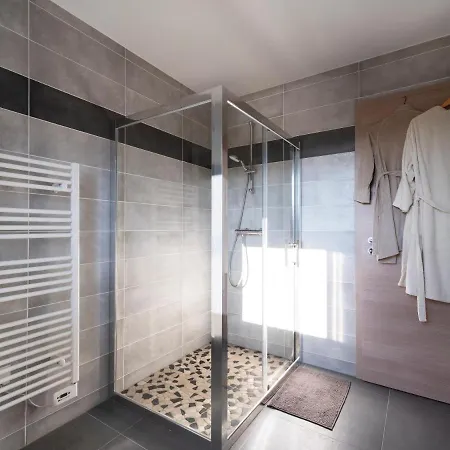 Azalee - Parking Gratuit - Terrasse Couverte - Proche Transport - Equipe * Nancy