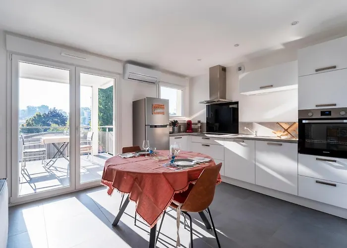 Azalee - Parking Gratuit - Terrasse Couverte - Proche Transport - Equipe Appartement *