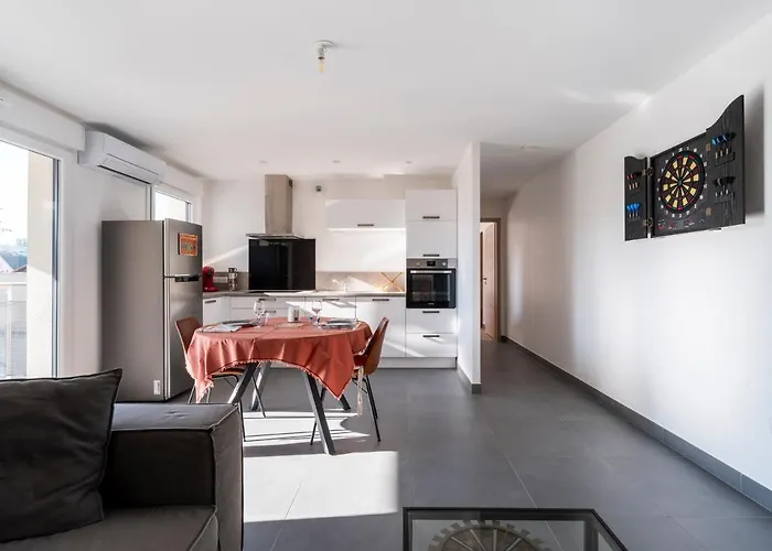 Azalee - Parking Gratuit - Terrasse Couverte - Proche Transport - Equipe * Nancy