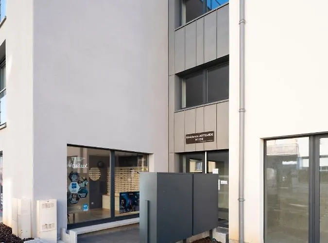 Appartement Azalee - Parking Gratuit - Terrasse Couverte - Proche Transport - Equipe *