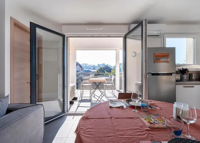 Appartement Azalee - Parking Gratuit - Terrasse Couverte - Proche Transport - Equipe *